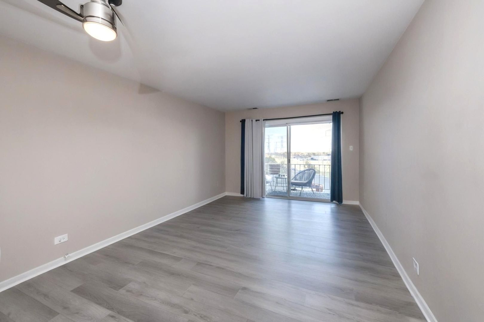 725 W Huntington Commons Road 416