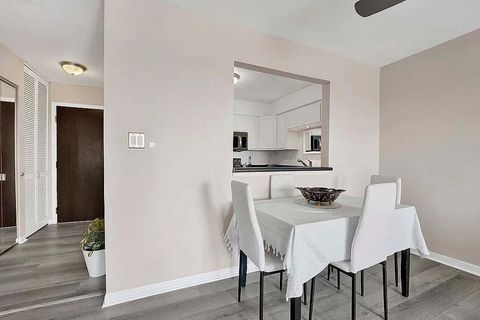 Tiny photo for 725 W Huntington Commons Road #416, Mount Prospect, IL 60056 (MLS # 12504963)