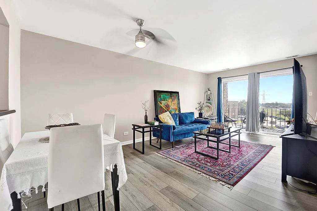 725 W Huntington Commons Road 416