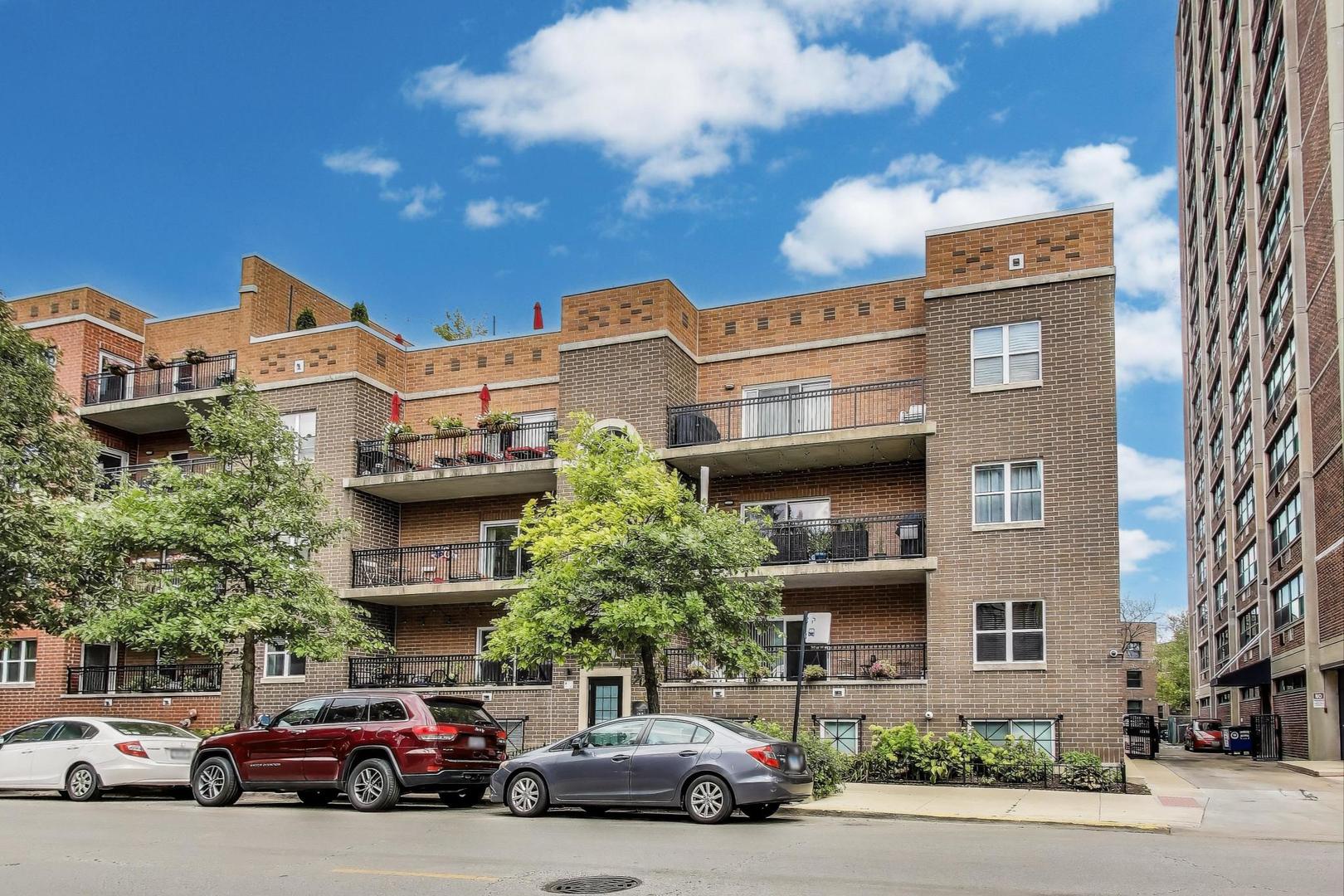 4301 N Sheridan Road 202