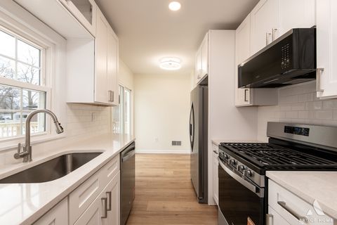 Tiny photo for 1015 Grandview Avenue, Lockport, IL 60441 (MLS # 12548078)