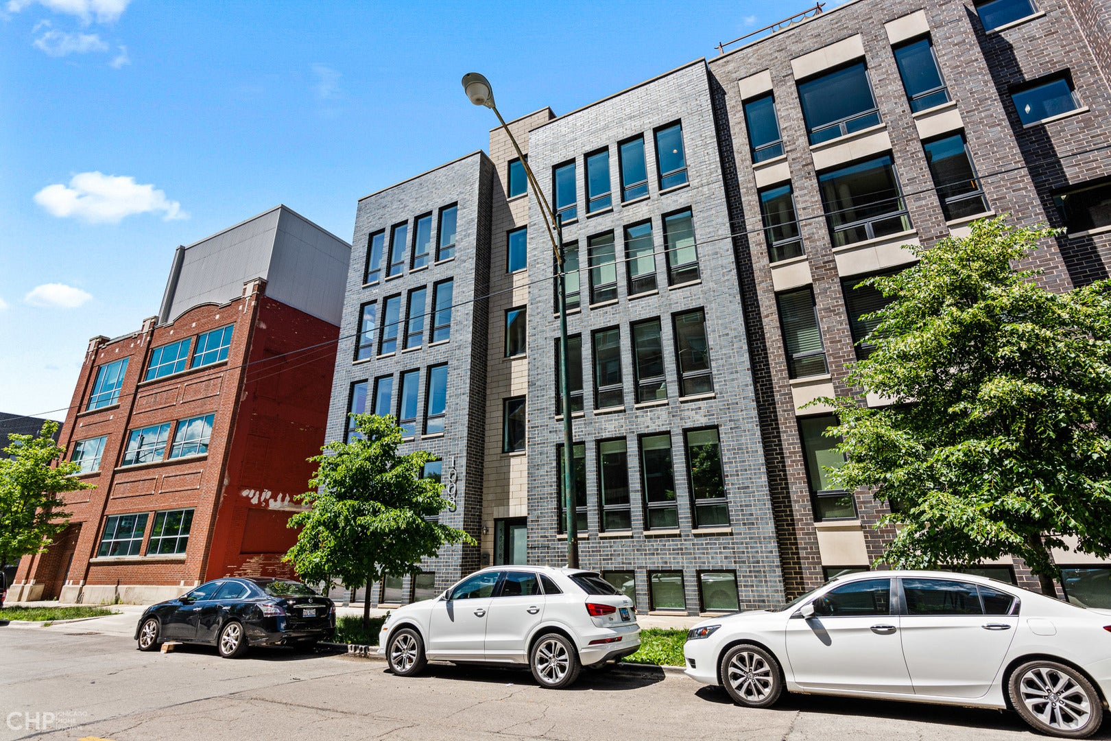 Photo 1 of 1 — Chicago, IL 60610