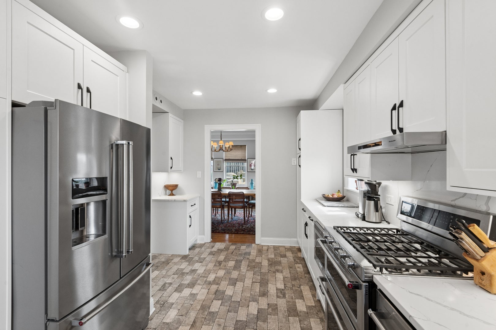 431 W Oakdale Avenue 14D