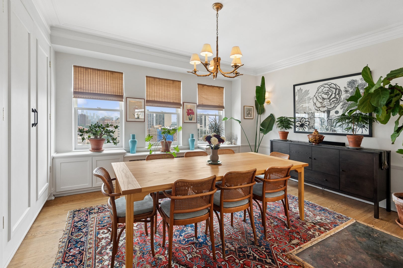 431 W Oakdale Avenue 14D