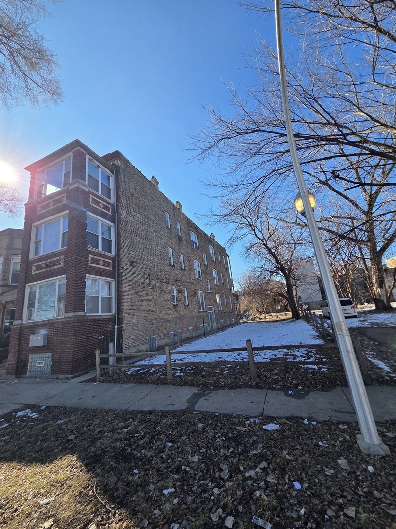 1130 S Albany Avenue