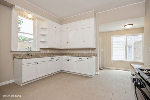 Tiny photo for 304 Buena Vista Avenue, Pekin, IL 61554 (MLS # 12425387)