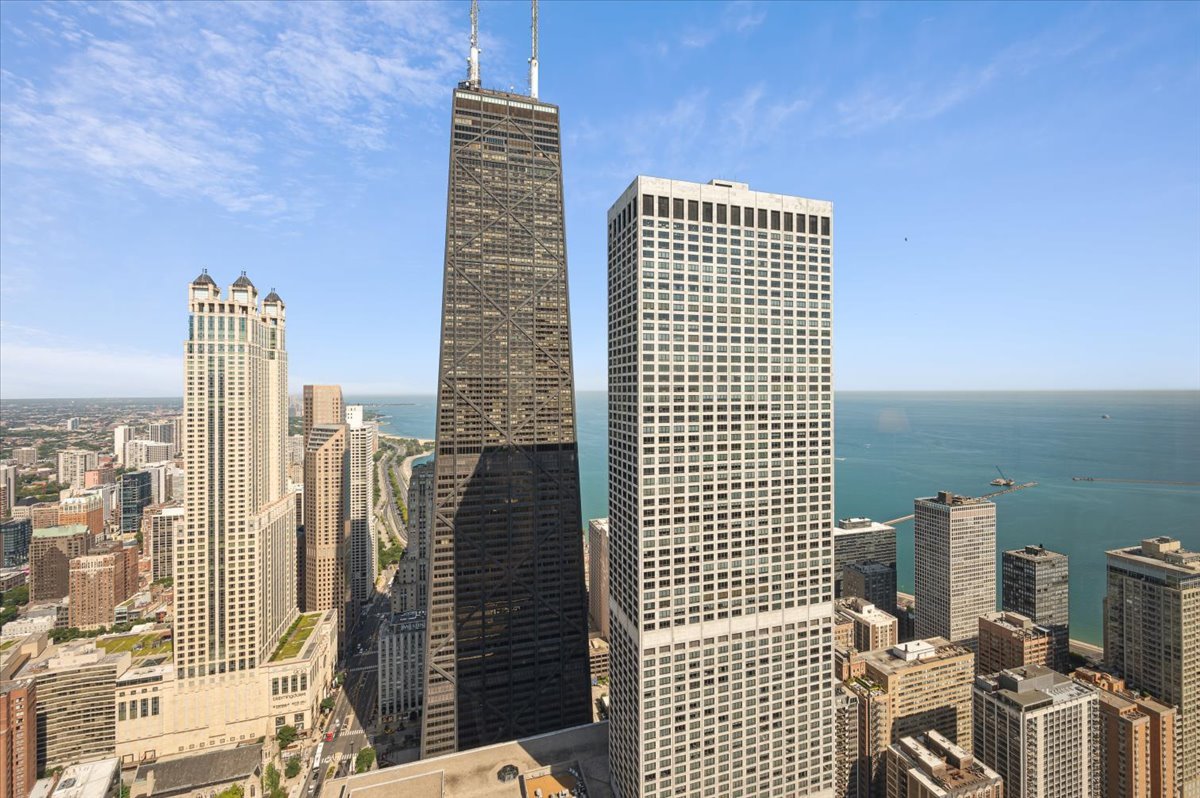 Chicago, Illinois 60611, United States, 1 Bedroom Bedrooms, ,2 BathroomsBathrooms,Residential,Active,213666