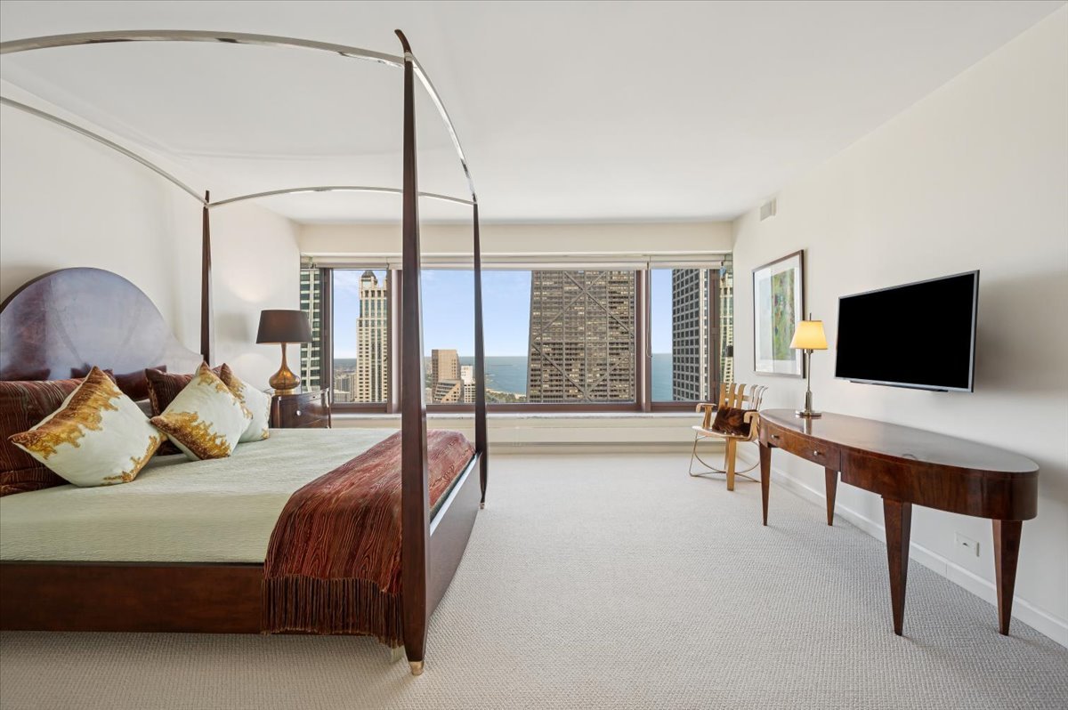 Chicago, Illinois 60611, United States, 1 Bedroom Bedrooms, ,2 BathroomsBathrooms,Residential,Active,213666