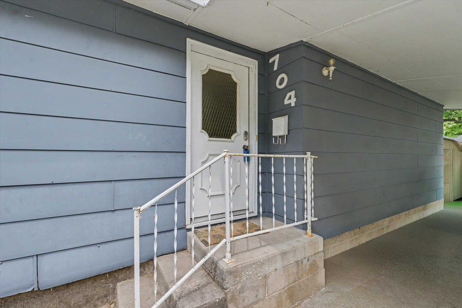 704 E Lincoln Street