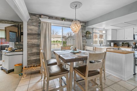 Tiny photo for 340 Stonehurst Lane, Roselle, IL 60172 (MLS # 12628719)