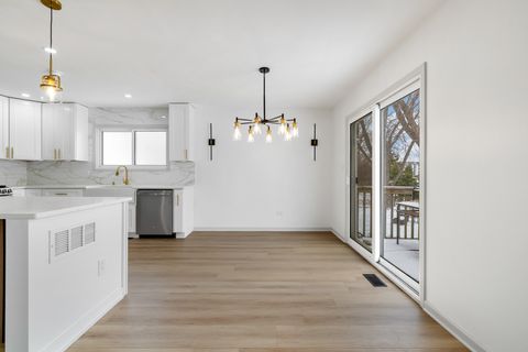 Tiny photo for 1006 Foxworth Boulevard, Lombard, IL 60148 (MLS # 12596698)