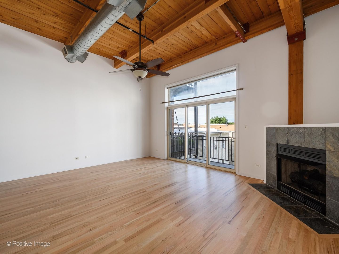 2804 N Oakley Avenue 305
