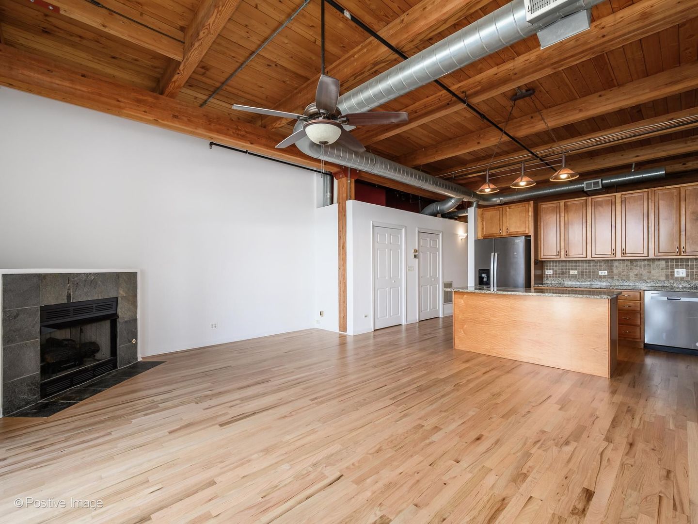 2804 N Oakley Avenue 305