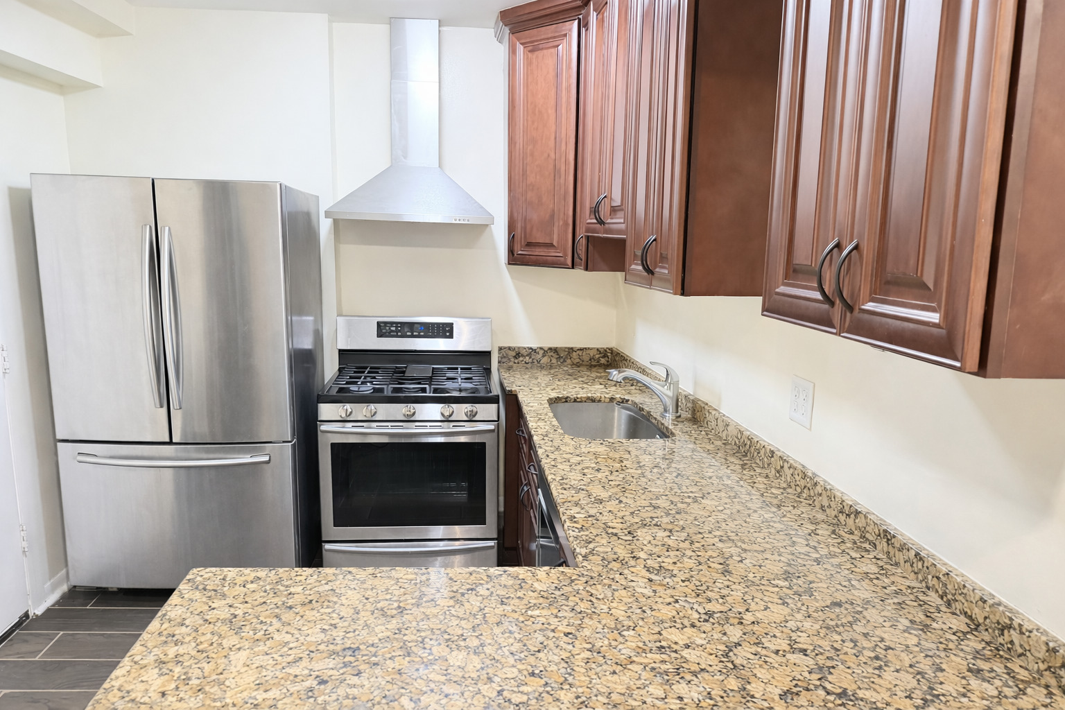 2817 N CLYBOURN Avenue G