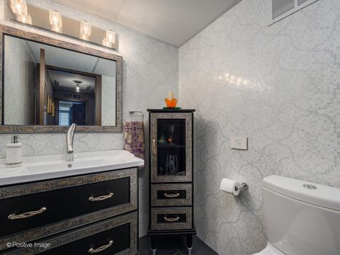 Tiny photo for 1040 N Lake Shore Drive #7C, Chicago, IL 60611 (MLS # 12674926)