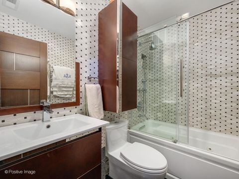 Tiny photo for 1040 N Lake Shore Drive #7C, Chicago, IL 60611 (MLS # 12674926)