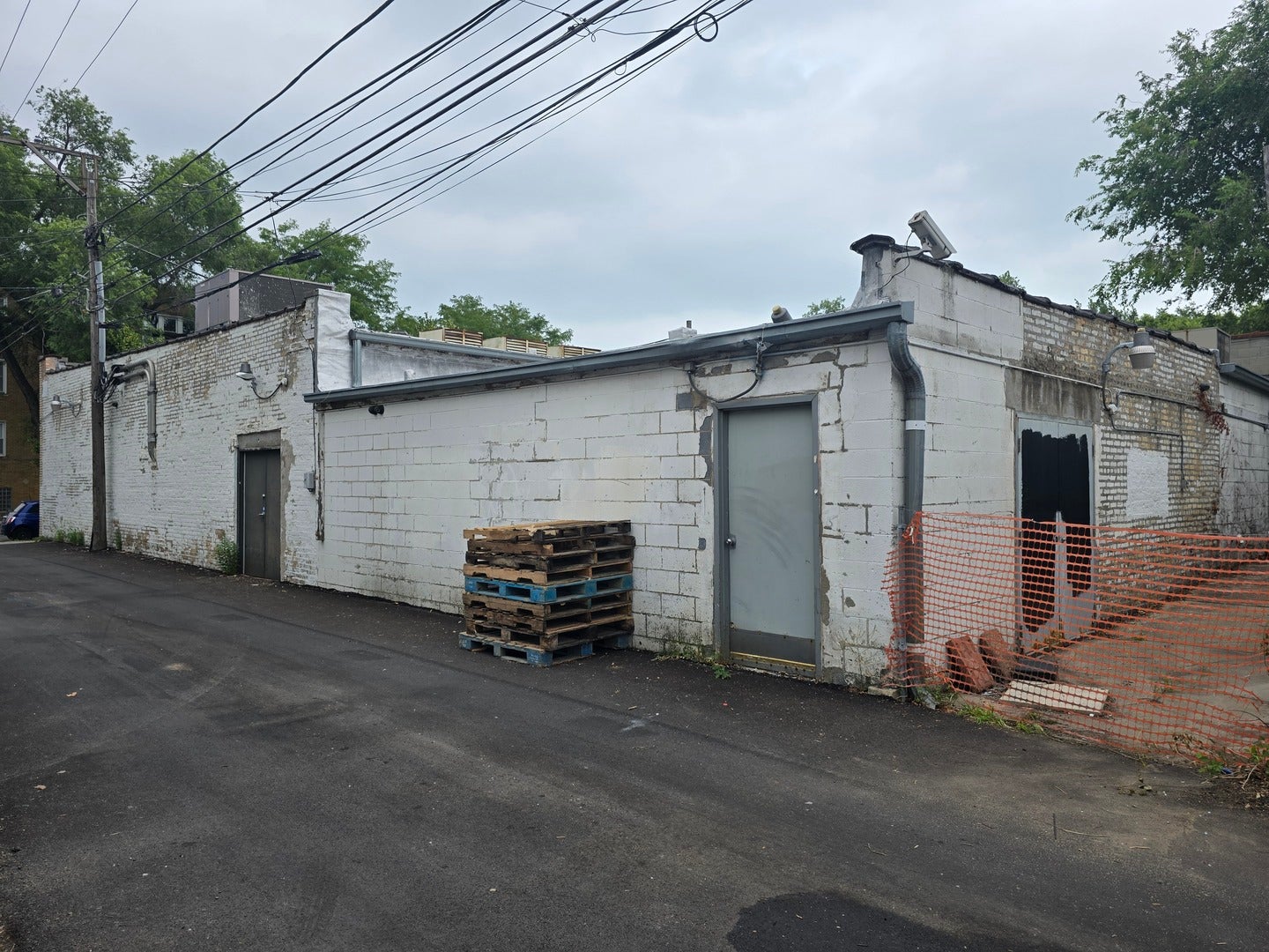 2405 W Ardmore Avenue