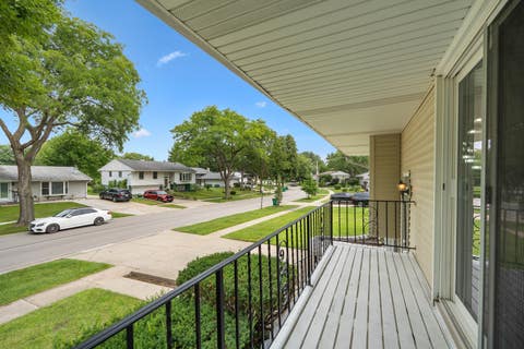 Tiny photo for 669 White Pine Road, Buffalo Grove, IL 60089 (MLS # 12741165)