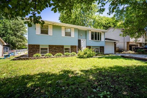 Photo of 120 Ginger Creek Court, Bloomington, IL 61704 (MLS # 12675261)