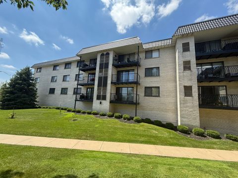 Tiny photo for 6950 W Forest Preserve Drive #207, Norridge, IL 60706 (MLS # 12424826)