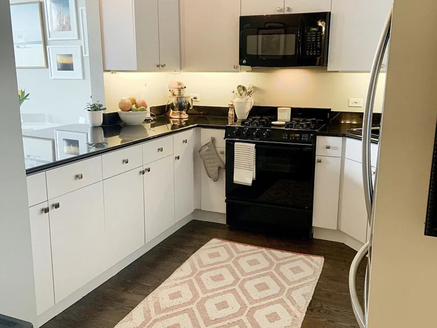 15 S THROOP Street 403