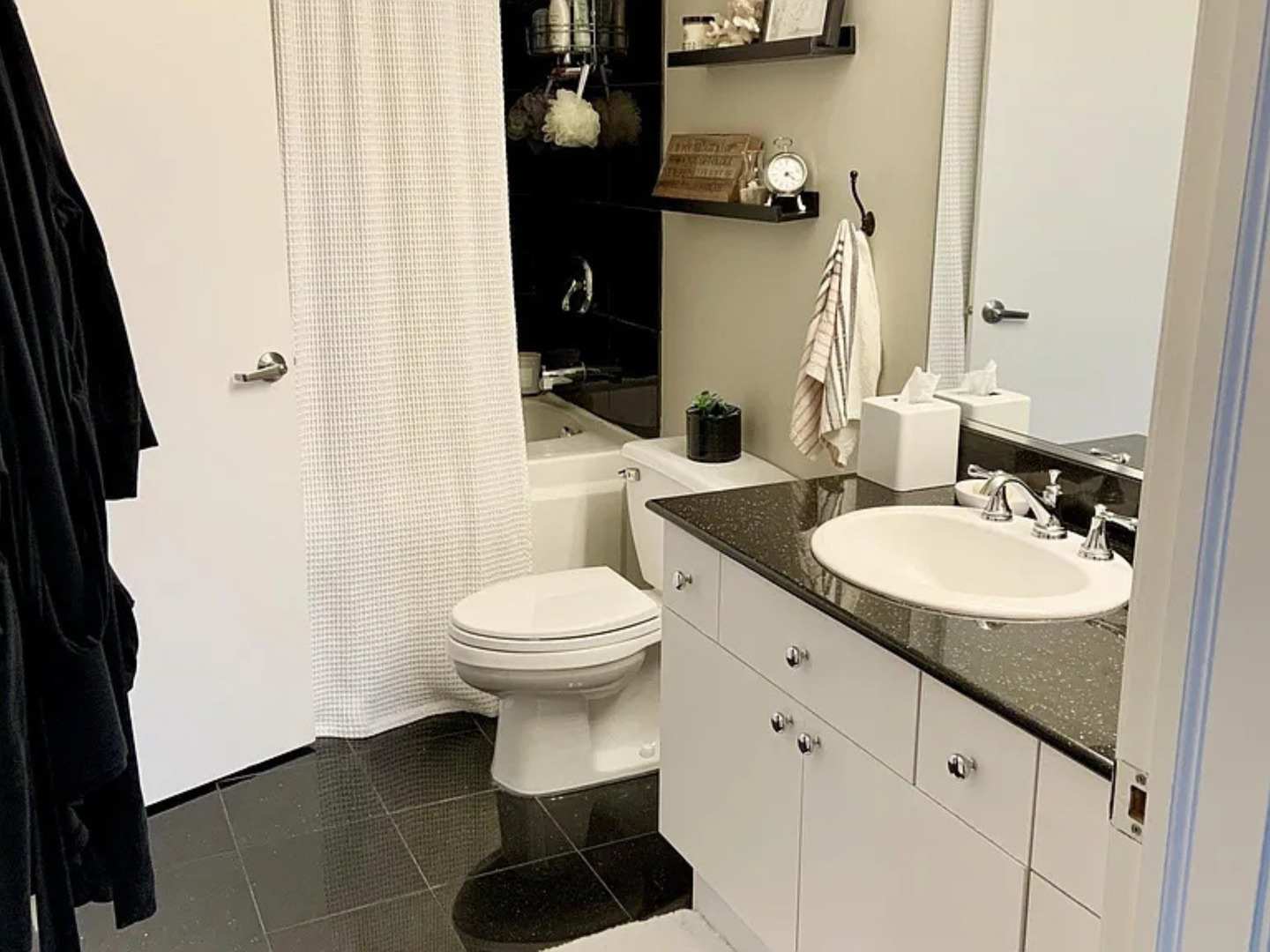 15 S THROOP Street 403