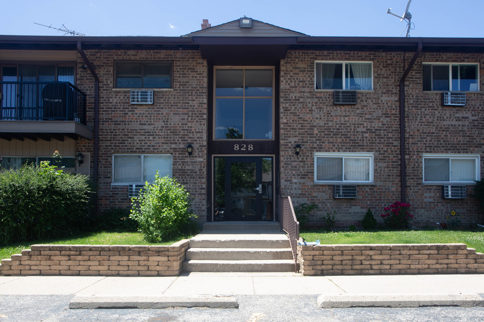 View Prospect Heights, IL 60070 condo