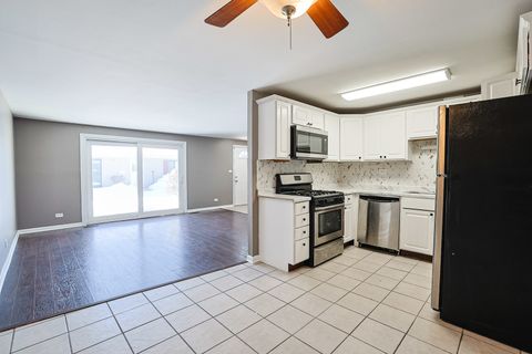 Tiny photo for 1304 Yarmouth Court #1304, Schaumburg, IL 60193 (MLS # 12527129)