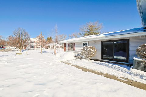 Tiny photo for 1304 Yarmouth Court #1304, Schaumburg, IL 60193 (MLS # 12527129)