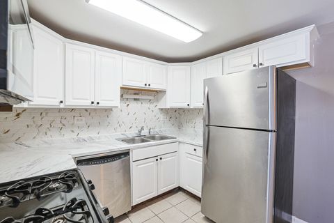 Tiny photo for 1304 Yarmouth Court #1304, Schaumburg, IL 60193 (MLS # 12527129)