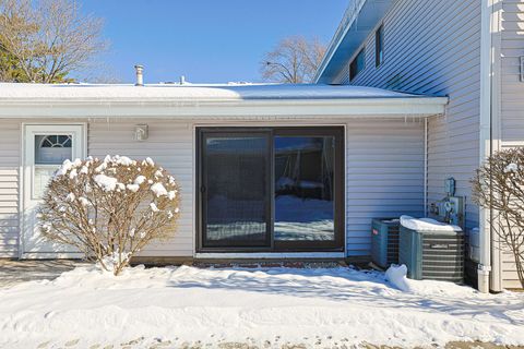 Tiny photo for 1304 Yarmouth Court #1304, Schaumburg, IL 60193 (MLS # 12527129)