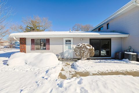 Tiny photo for 1304 Yarmouth Court #1304, Schaumburg, IL 60193 (MLS # 12527129)