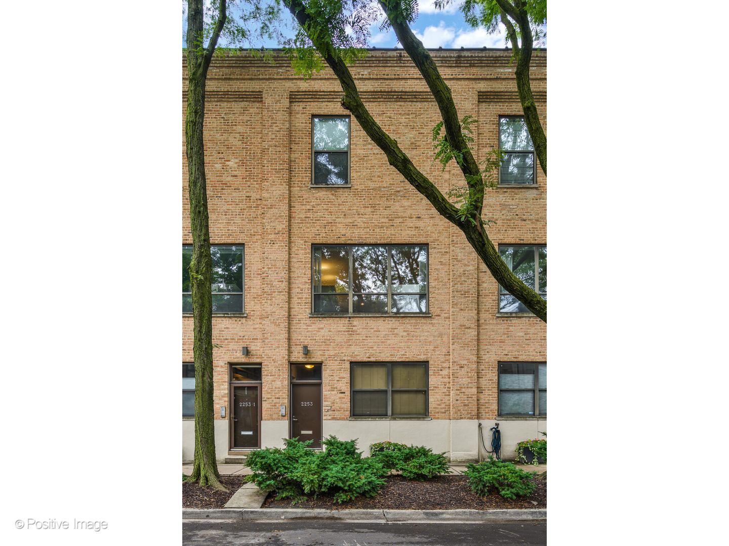 2253 N Wayne Avenue 2B