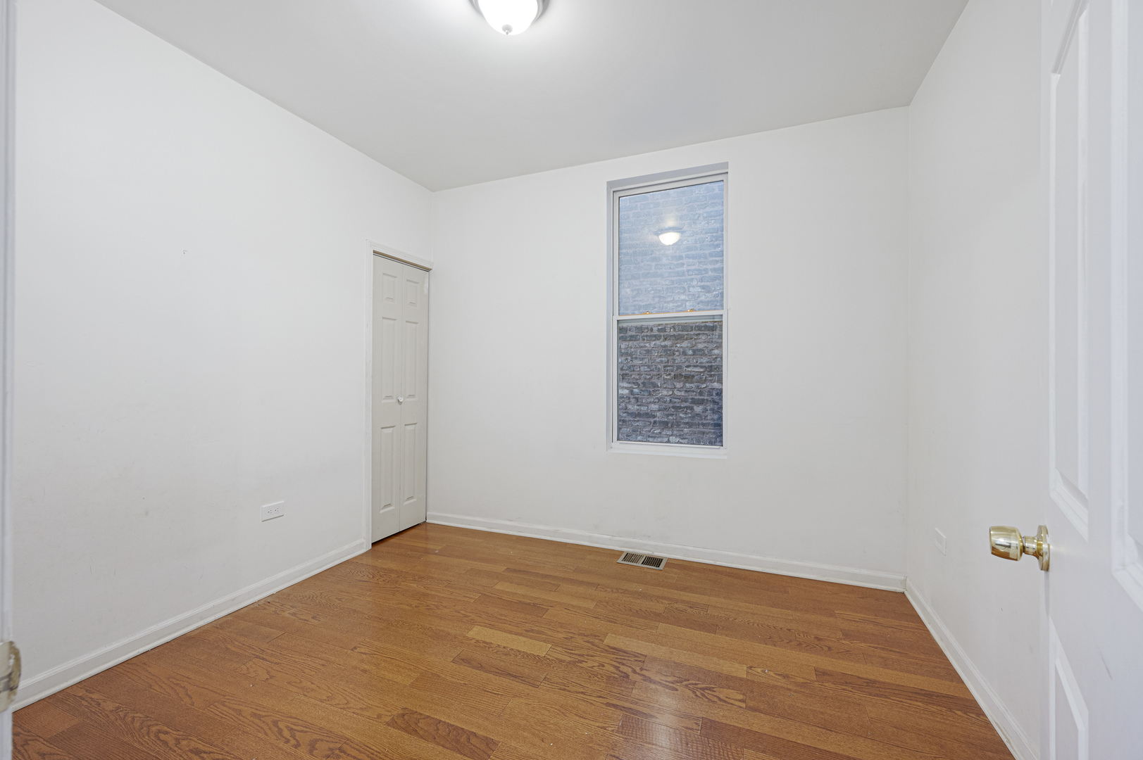 2322 W 35th Place