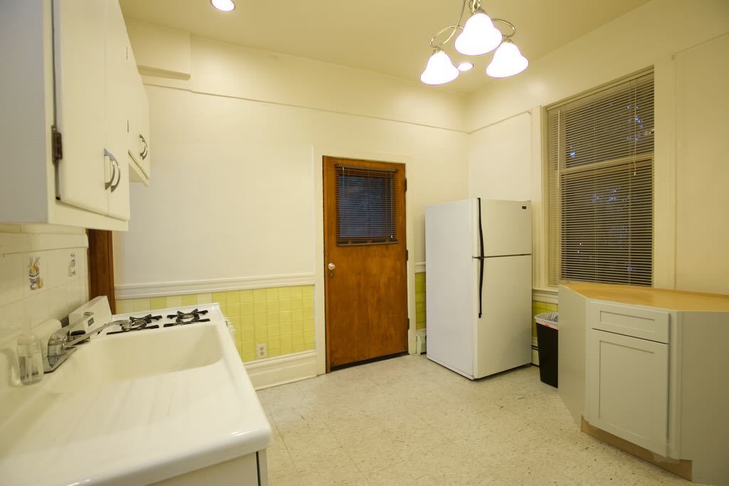 2825 W SHAKESPEARE Avenue 1