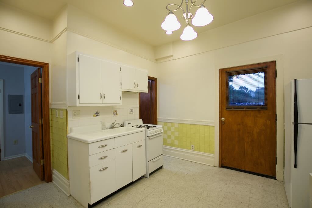 2825 W SHAKESPEARE Avenue 1