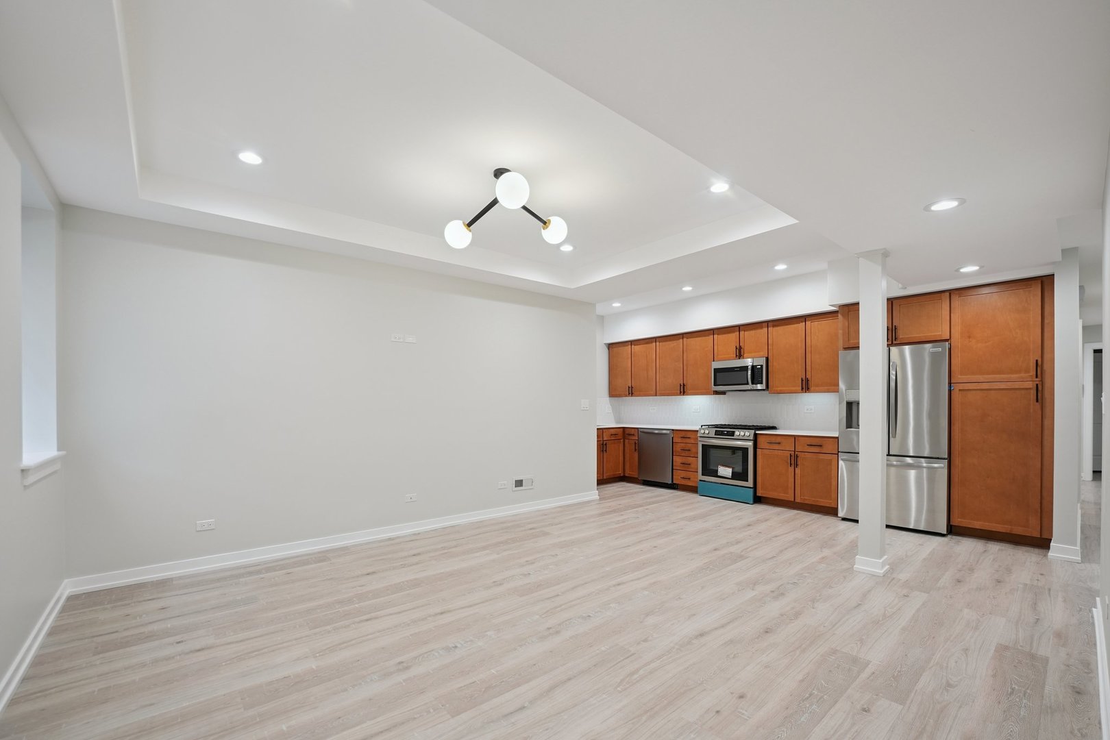 1635 W Warren Boulevard 1