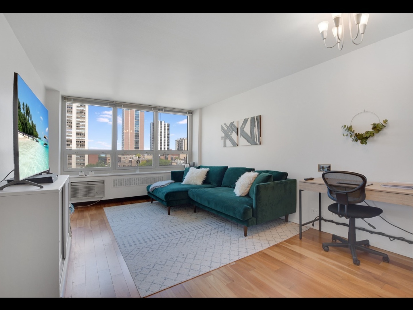 88 W Schiller Street 703