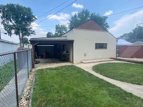 Tiny photo for 2734 W 98th Place, Evergreen Park, IL 60805 (MLS # 12686357)