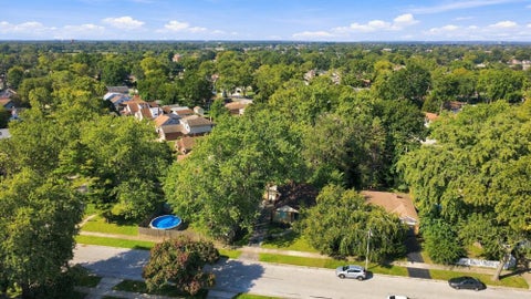 Tiny photo for 10912 S Komensky Avenue, Oak Lawn, IL 60453 (MLS # 12772212)