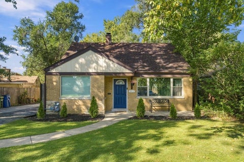 Tiny photo for 10912 S Komensky Avenue, Oak Lawn, IL 60453 (MLS # 12772212)