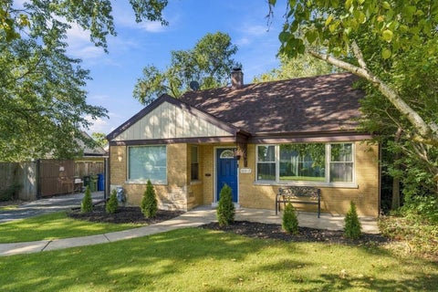 Tiny photo for 10912 S Komensky Avenue, Oak Lawn, IL 60453 (MLS # 12772212)
