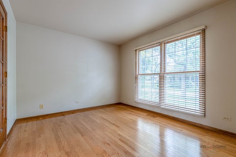 Tiny photo for 8 N Old Creek Road, Vernon Hills, IL 60061 (MLS # 12744194)