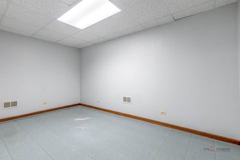 Tiny photo for 8 N Old Creek Road, Vernon Hills, IL 60061 (MLS # 12744194)