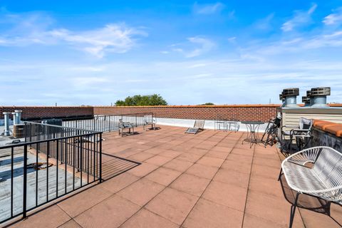 Tiny photo for 2401 N Janssen Avenue #203, Chicago, IL 60614 (MLS # 12489323)