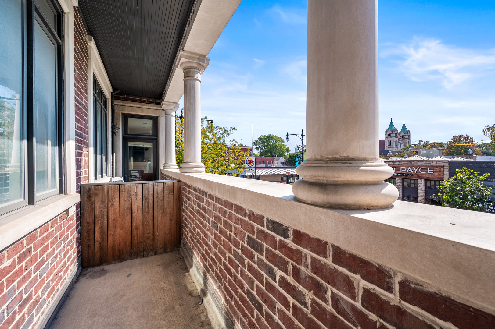 2401 N Janssen Avenue 203