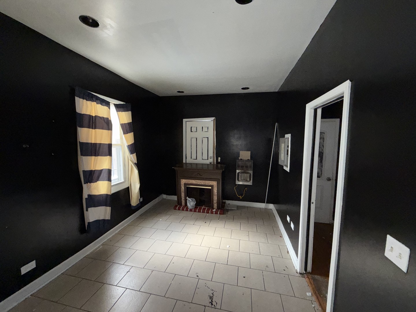 2120 N LOCKWOOD Avenue