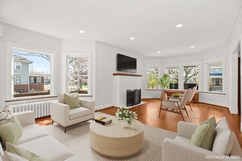 Tiny photo for 732 S Kenilworth Avenue, Oak Park, IL 60304 (MLS # 12592045)