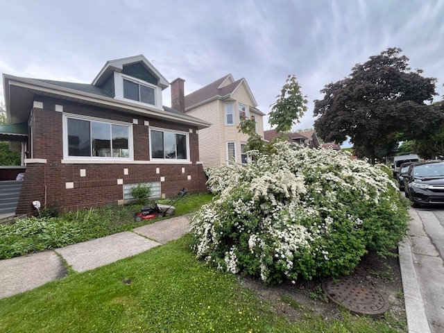 853 E 88th Street