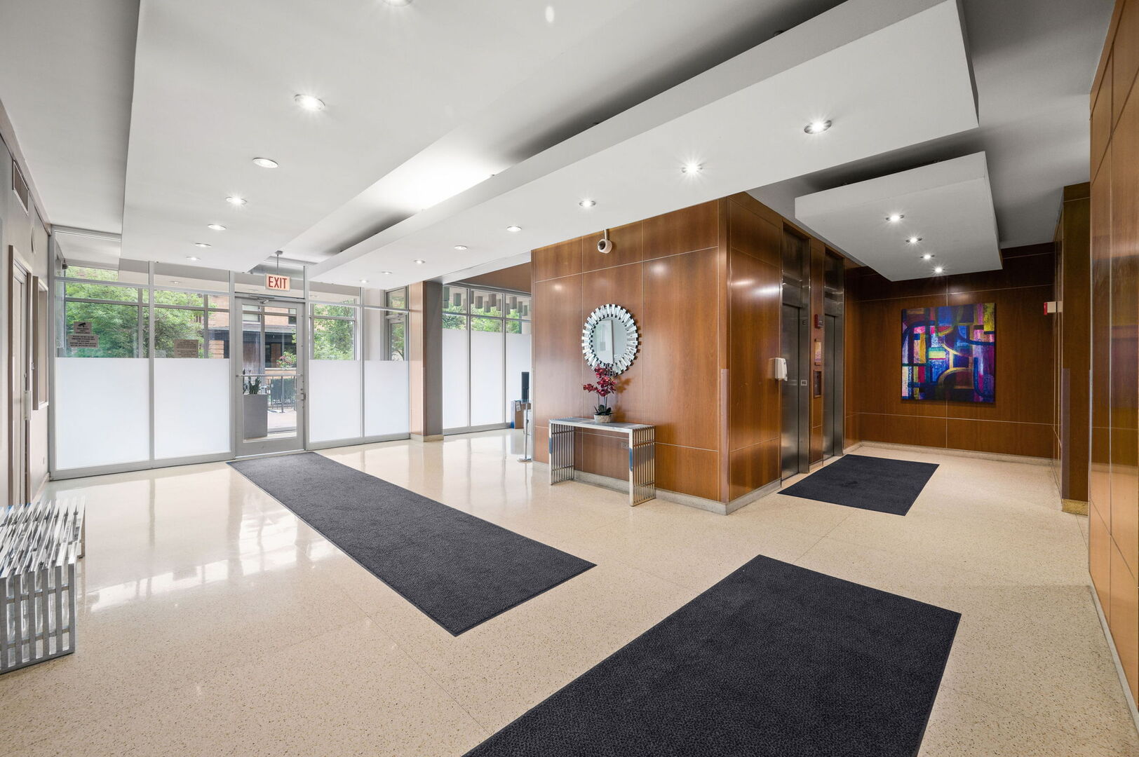 450 W Briar Place 3J